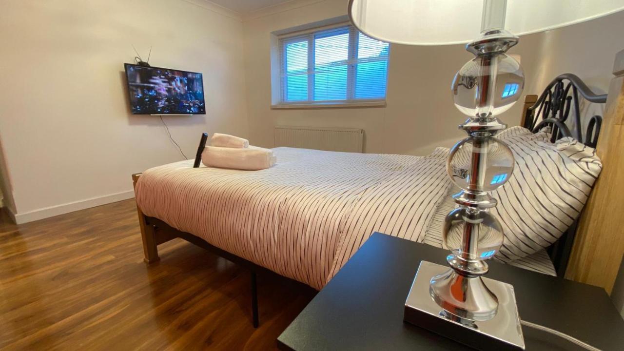 Grand Heights Suites ลอนดอน ภายนอก รูปภาพ